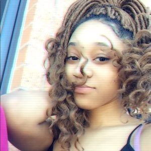 Meet your Posher, Rayven